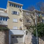 Comfortable Apartment Laura Lapad With Garage